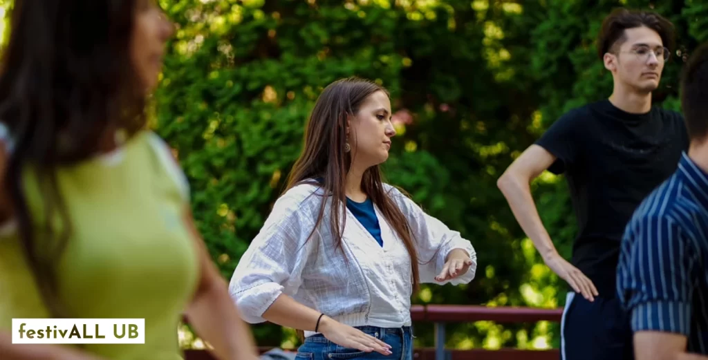 Ne mișcăm cu vibe bun la primul festivALL UB! Pe 9 și 10 mai 2025, te așteptăm cu sesiuni de aerobic și yoga în Grădina Botanică „Dimitrie Brandza”